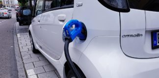 Bientôt une taxe au kilomètre pour les voitures électriques ?