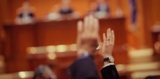 Le projet de loi qui durcit les ruptures conventionnelles arrive au Parlement